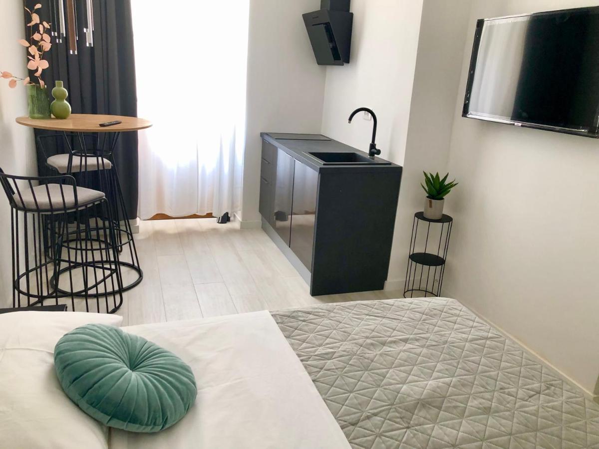 Hedone City Luxury Apartments With Free Parking بولا المظهر الخارجي الصورة