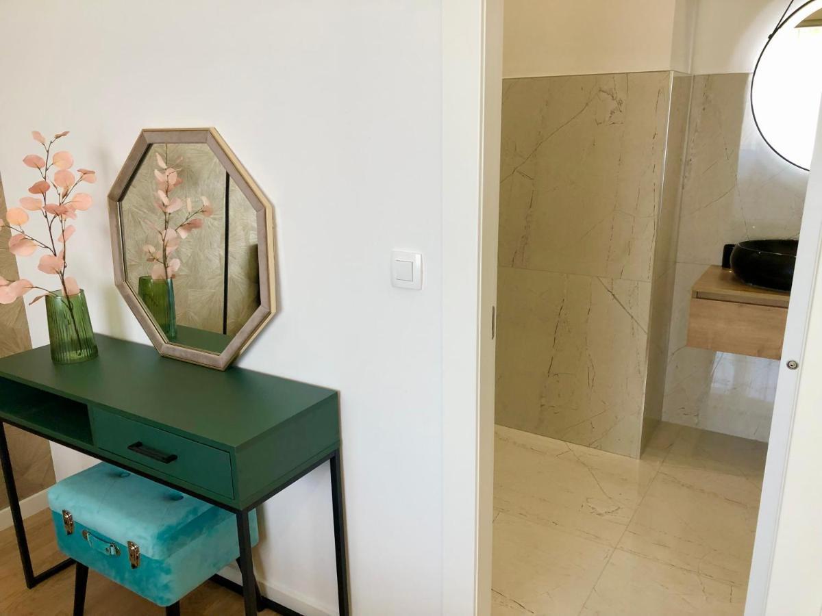 Hedone City Luxury Apartments With Free Parking بولا المظهر الخارجي الصورة