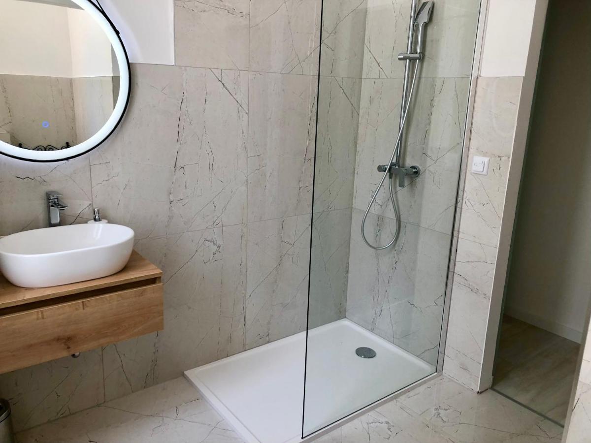 Hedone City Luxury Apartments With Free Parking بولا المظهر الخارجي الصورة