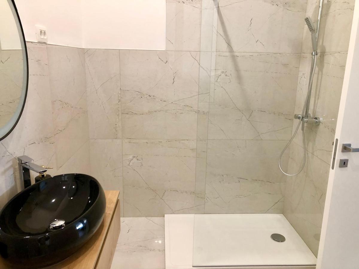 Hedone City Luxury Apartments With Free Parking بولا المظهر الخارجي الصورة
